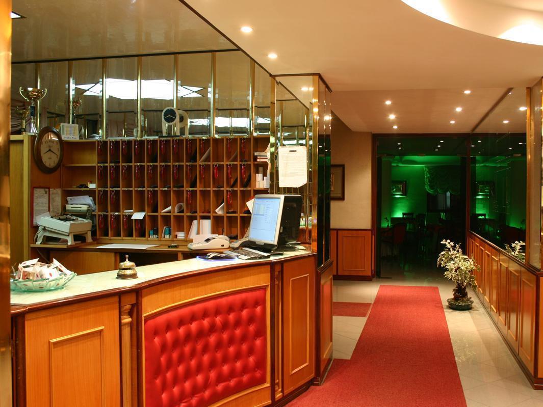 Hotel Luxor Casoria Extérieur photo